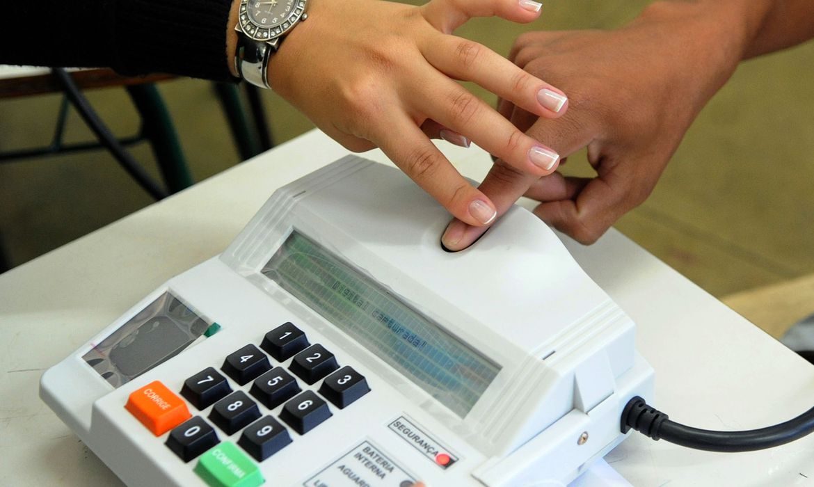 A exclusão da biometria será incluída em resoluções para as eleições deste ano, pelo TSE a partir de agosto – Crédito: Wilson Dias/Agência Brasil