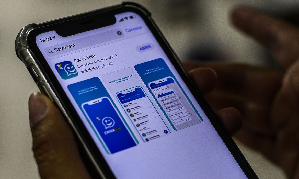 Os trabalhadores nascidos em julho começam a receber nesta segunda-feira, dia 10 de agosto – Crédito: Marcello Casal Jr/Agência Brasil 