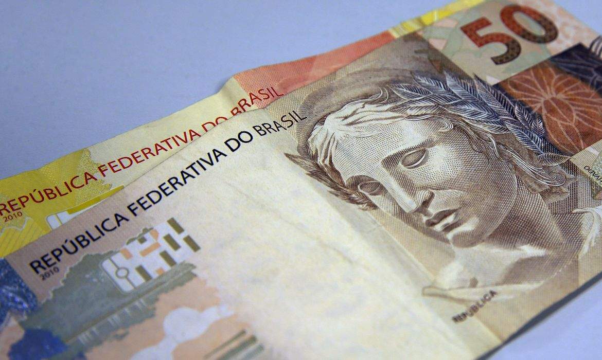 O valor do auxílio passa de R$ 450 para R$ 600, divididos em três parcelas – Foto: Marcello Casal Jr./Agência Brasil 