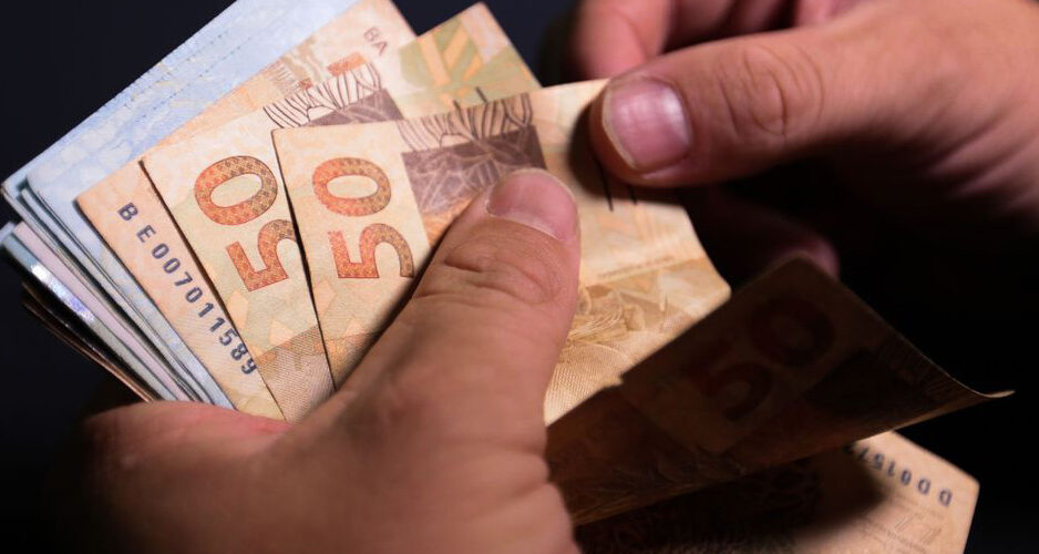 Governo propõe salário mínimo de R$ 1.147 em 2022, sem aumento real – Crédito: Agência Brasil 