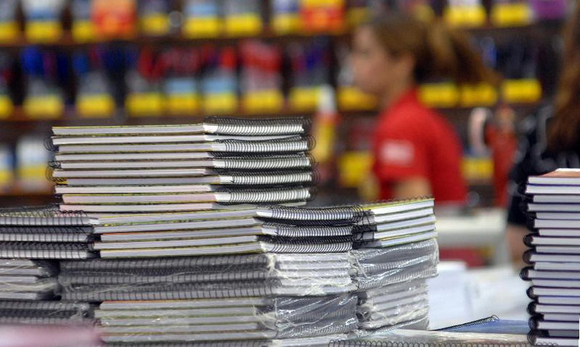 Procon preparou dicas para orientar a vida dos consumidores antes das compras - Crédito: Agência Brasil 