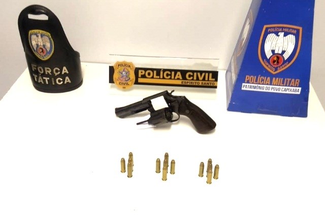 Na ação, foi encontrado com o suspeito um revólver calibre 38 - Crédito: Divulgação/Polícia Civil