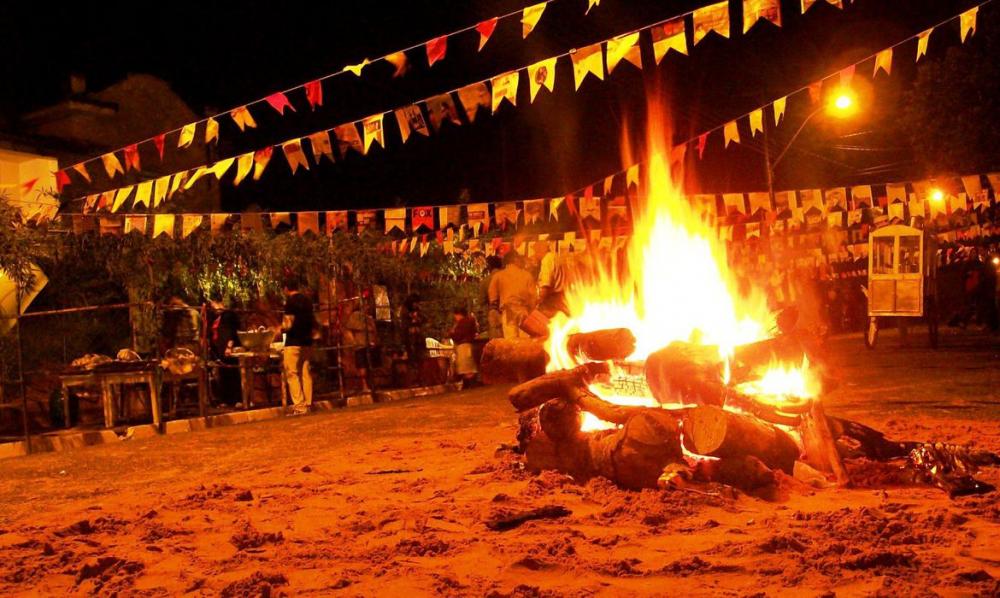 Líquidos quentes, fogueiras e fogos de artifício exigem mais atenção - Crédito: Prefeitura Municipal de Baepend/Reprodução Agência Brasil 