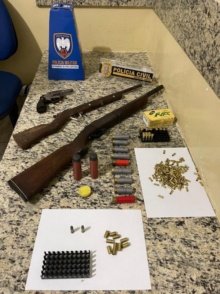 Três armas foram apreendidas durante operação em Ecoporanga, no Noroeste do Espírito Santo – Foto: Divulgação/Polícia 