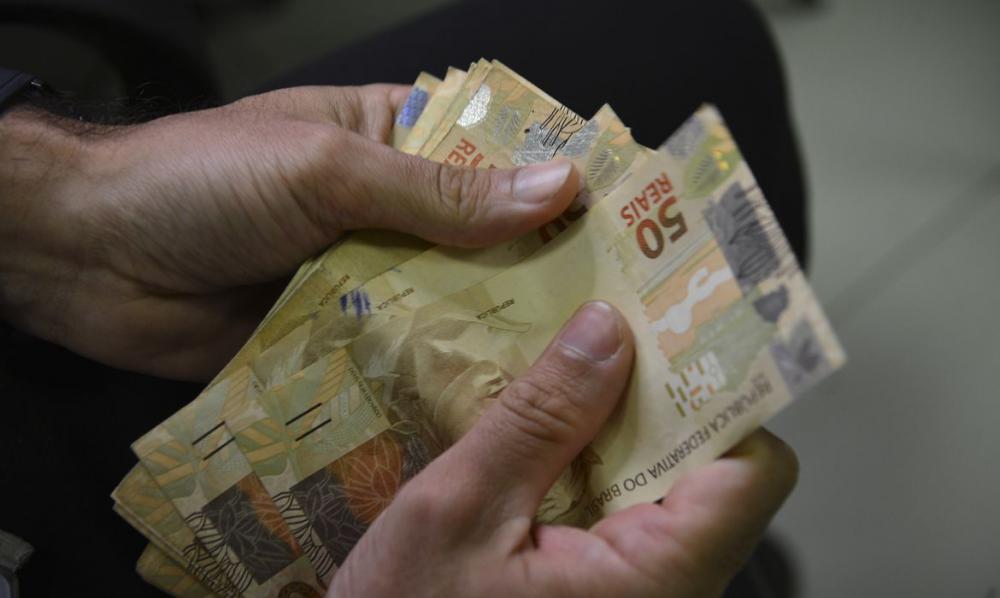 Salário mínimo será de R$ 1.320 a partir de 1º de maio (Crédito: Marcello Casal Jr/Agência Brasil) 