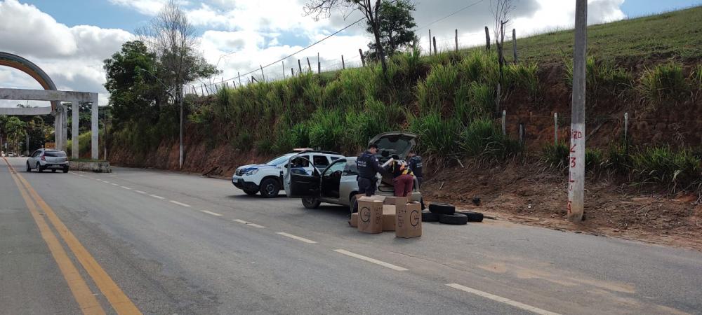  Pacotes foram apreendidos durante uma operação rotineira realizada na entrada da cidade (Foto: Polícia Militar/Divulgação)