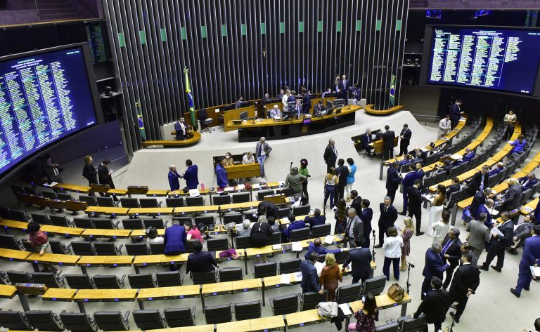 Deputados aprovaram o projeto em sessão do Plenário (Crédito: Zeca Ribeiro/Câmara dos Deputados)