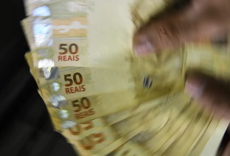  Salário mínimo será de R$ 1.502 em 2025, conforme o governo federal (Crédito: Marcello Casal Jr/Agência Brasil) 