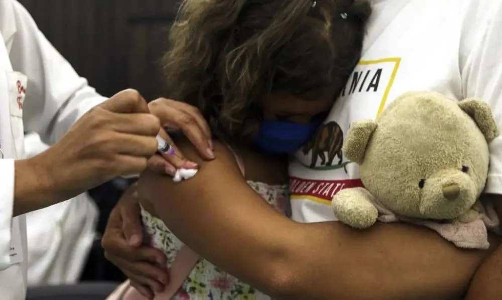 A principal forma de prevenção da coqueluche é a vacinação (Crédito: Tânia Rêgo/Agência Brasil)