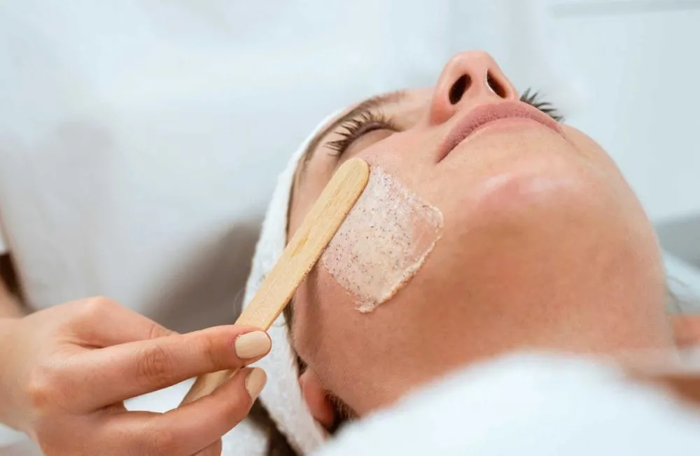 Medida proíbe produtos à base de fenol em procedimentos de saúde ou estéticos (Foto: Reprodução) 