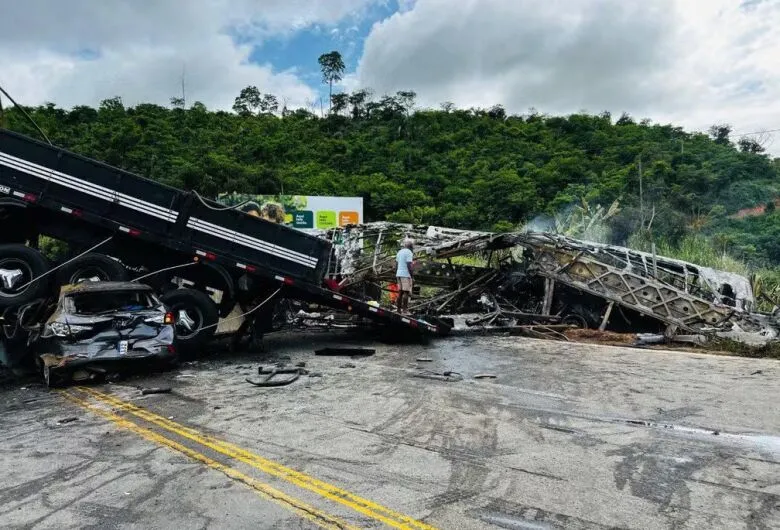 Sobe para 41 número de mortos em acidente na BR-116 em Teófilo Otoni