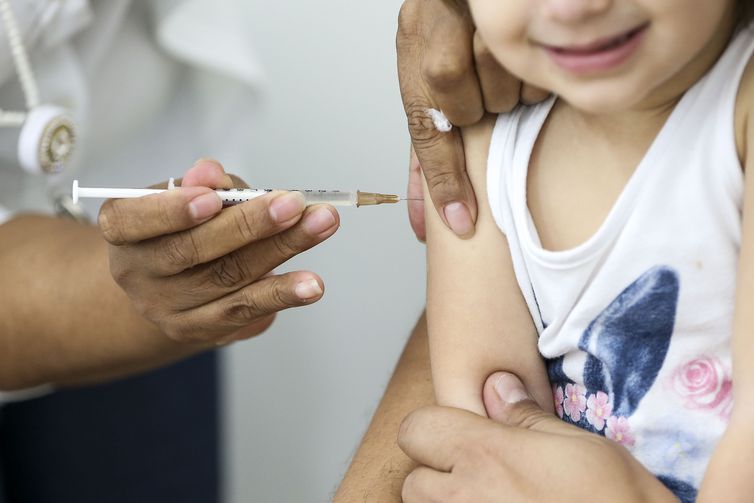 Unicef: todas as crianças precisam ser vacinadas contra o sarampo em países ricos ou pobres - Foto: Arquivo/Marcelo Camargo/Agência Brasil. 