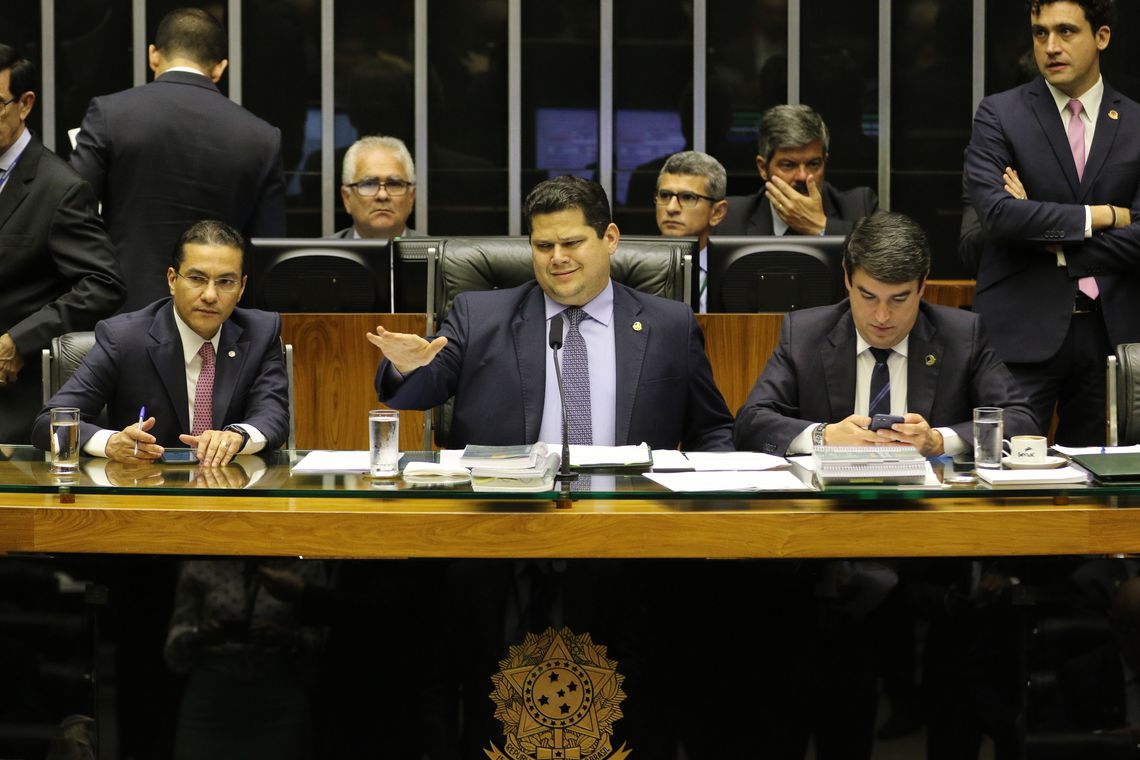 O presidente do Congresso, Davi Alcolumbre, preside sessão de votação de vetos presidenciais - Crédito: Fabio Rodrigues Pozzebom/Agência Brasil