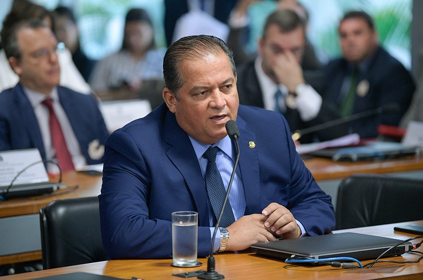 O senador Eduardo Gomes é relator da MP que destina recursos a ministérios para ações contra covid-19 – Crédito: Pedro França/Agência Senado 