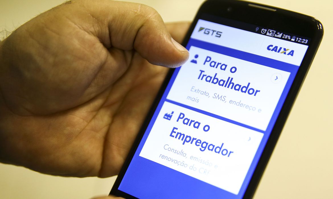 O aplicativo avaliará se o trabalhador cumpre os requisitos para recebimento da renda básica – Crédito: Marcelo Camargo/Agência Brasil