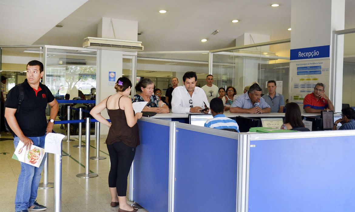 Serão beneficiados 30,8 milhões de aposentados e pensionistas – Crédito: Valter Campanato/Agência Brasil 