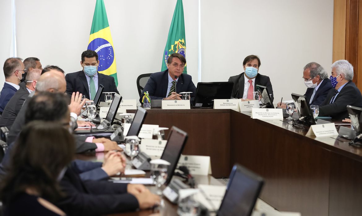 Em reunião com Bolsonaro, governadores manifestaram apoio ao veto do trecho do projeto de lei aprovado pelo Congresso Nacional – Crédito: Marcos Corrêa/PR